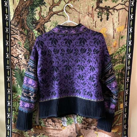 Purple Icelandic designs sweater - Picture 5 of 10